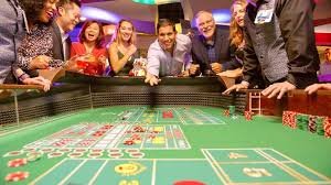 Antarmuka live dealer toptoto menampilkan permainan casino dengan kualitas HD